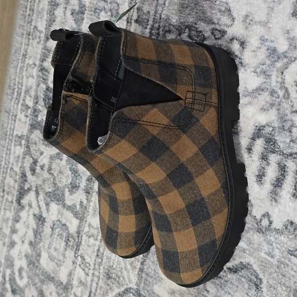 ZODIAC Shiloh Chunky Water Repellent Chelsea Bootie, Tan Black Buffalo Plaid 7.5 - Picture 4 of 15